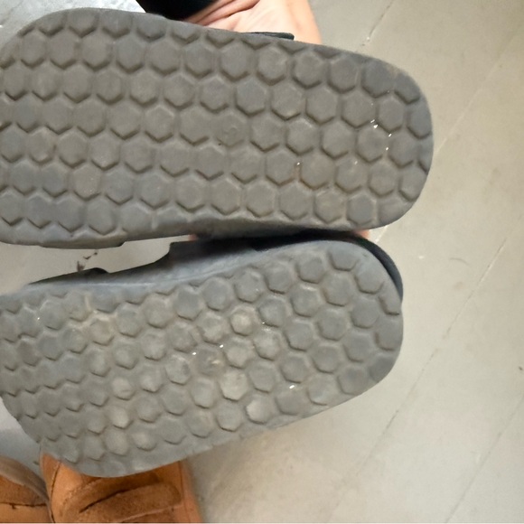 Cat and Jack shoe bundle Sz 5 - Picture 7 of 7